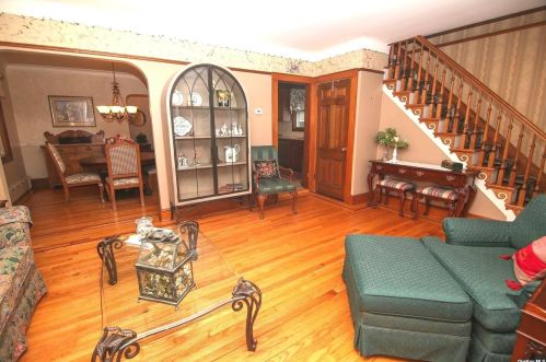 337 Livingston Pl, Cedarhurst, NY 11516-1427
