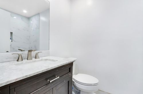 6704 193rd Ter, Hialeah FL  33015-2454 exterior