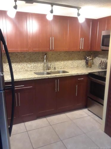 6842 166th Ter, Hialeah, FL 33014-6063