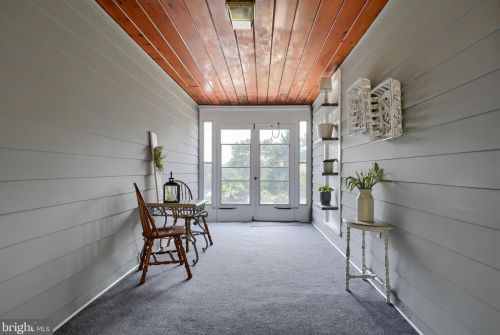 2515 Chestnut Ridge Dr, Lancaster PA  17601-1936 exterior