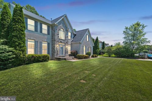 5936 Rhode Island Dr, Woodbridge, VA 22193-3997