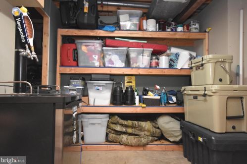 1630 Poplar Grove Dr, Herndon VA  20194-1738 exterior