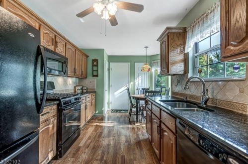 194 Teasel Ct, White House Station, NJ 08889-2000