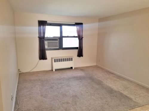 150-33 89th St, Jamaica, NY 11414-1322