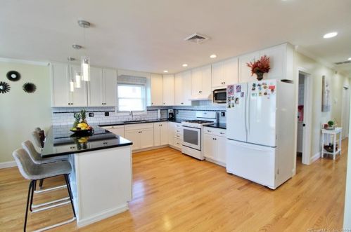 105 Edgefield Ave, Milford CT  06460-7833 exterior