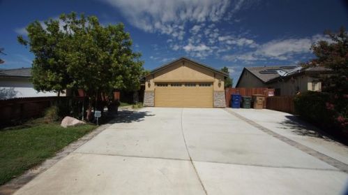 9606 Meadow Falls Dr, Bakersfield, CA 93311-4526