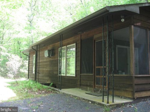 469 Acorn Rd, Eshcol, PA