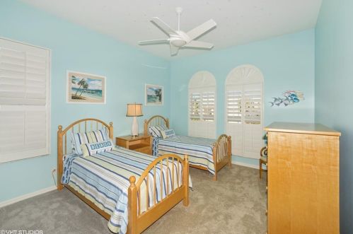 446 Bayside Ave, Naples FL 34108-2314 exterior