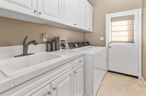 888 Highridge St, Riverside CA  92506-7564 exterior