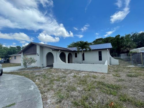 414 Port St Lucie Blvd, Fort Pierce FL  34984-5104 exterior