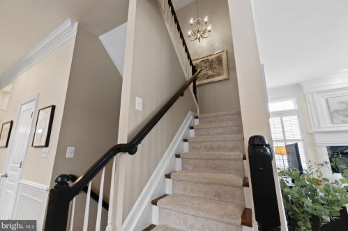 9012 Virginia Ter, Lorton VA  22079-3251 exterior