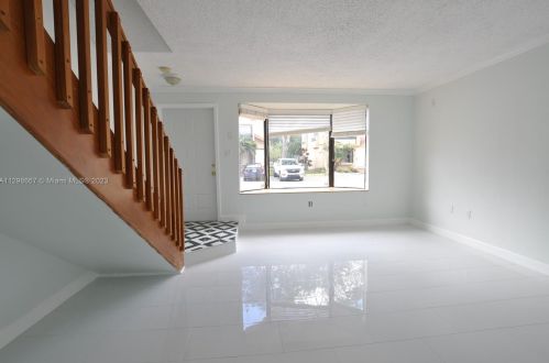 7804 102nd Ln, Miami FL  33156-2691 exterior