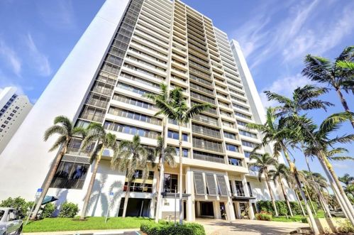 5601 Turtle Bay Dr, Naples FL  34108-2746 exterior