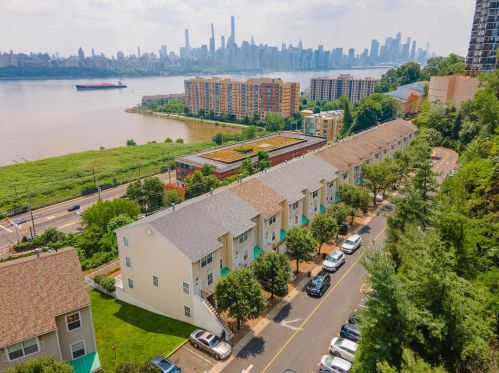 32 Bergen Ridge Rd, North Bergen NJ  07047-6200 exterior
