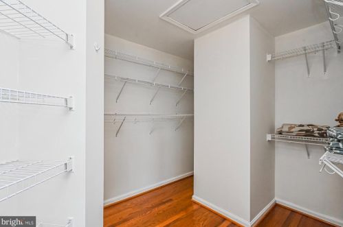 2617 Logan Wood Dr, Herndon VA 20171-4367 exterior