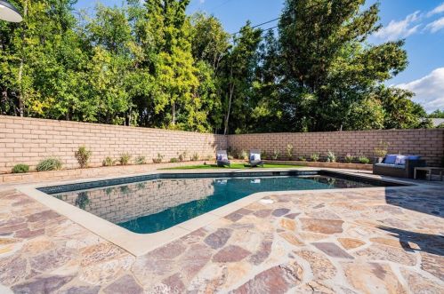 6464 Firmament Ave, Van Nuys CA  91406-6218 exterior