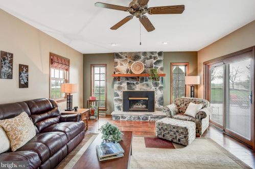 75 Maple Ave, Bareville PA  17540-9602 exterior