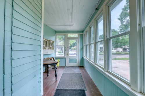423 Charles St, Oconomowoc, WI 53066-3847