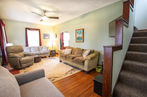 107 Barr Ave, Grove City, PA 16127-1001