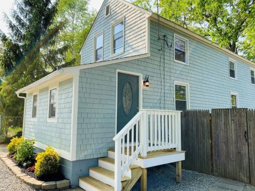 93 Hazard Ave, Warwick RI  02889-9403 exterior