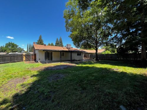 1597 Klamath River Dr, Rancho Cordova CA  95670-2756 exterior