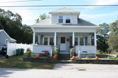 61 Bakers Creek Rd, Warwick, RI 02886-8924