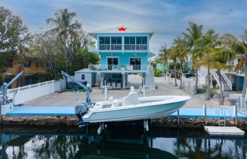 16 Corrine Pl, Key Largo FL 33037-4203 exterior