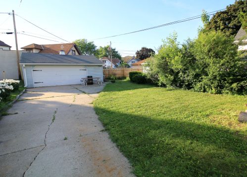 5012 Beloit Rd, Milwaukee WI 53214-5332 exterior