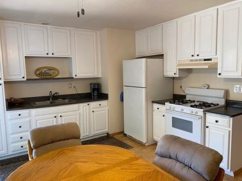 2424 Rotterdam Dr, Elverta, CA 95626-9610