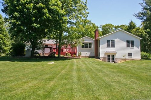 121 Jerry Daniels Rd, East Hampton CT  06447-1230 exterior