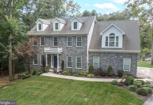 1790 White Oak Cir, Water Gap, PA 17018-9251