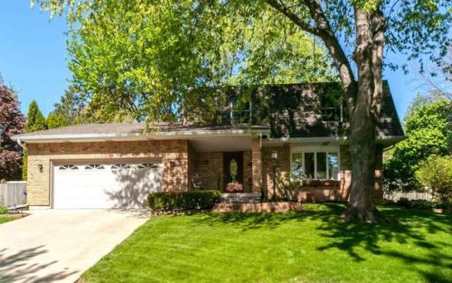 4280 Amesbury Dr, Panarama Park, IA 52722-1804