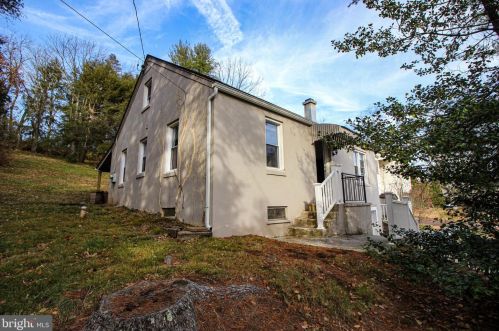 141 Game Farm Rd, Collegeville, PA 19473-1328