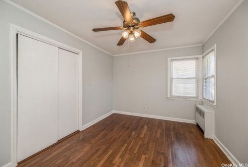 151 Pollok Pl, Hicksville NY  11801-2220 exterior