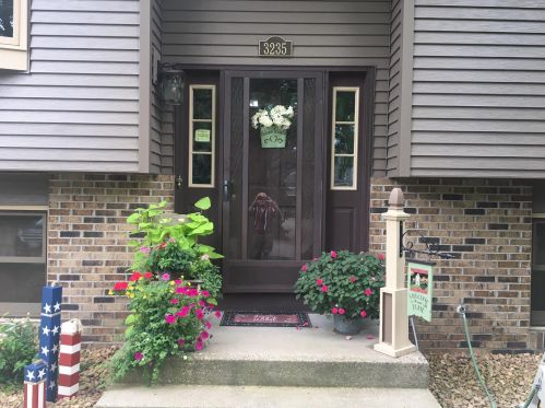 3235 Canterbury Ct, Saint Paul, MN 55125-2706