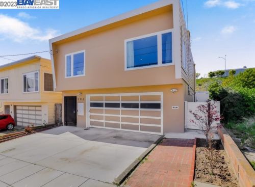 202 Rio Verde St, Daly City, CA 94014-1549