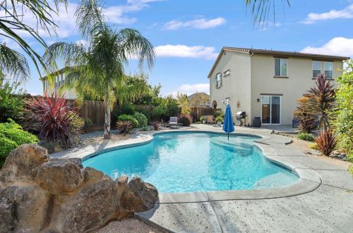211 Emory Oak Pl, Lathrop CA  95330-8527 exterior