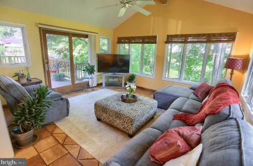 205 Fetrow Ln, Rudytown, PA 17070-3015