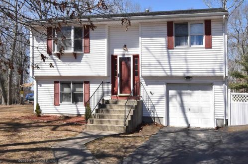9 Woodhaven Dr, Providence, RI 02919-2883