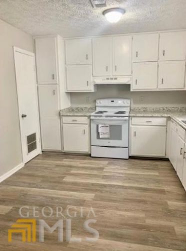 490 Jeff Davis Dr, Fayetteville GA  30215-2490 exterior