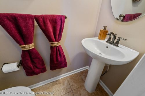 66 Kyle Dr, Tinton Falls NJ  07712-7536 exterior