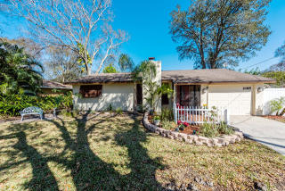 2085 Cambridge Dr, Sarasota, FL 34232-3864