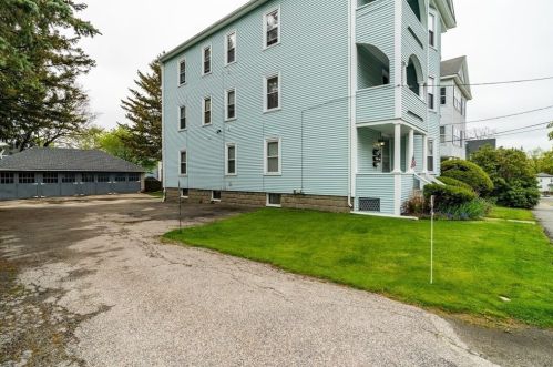 12 Kosta St, Worcester, MA 01607-1525