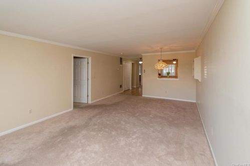9 Magnolia Ln, Warwick NY  10990-3850 exterior