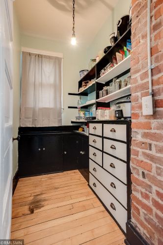 381 Case Ave, Saint Paul MN 55106-3527 exterior