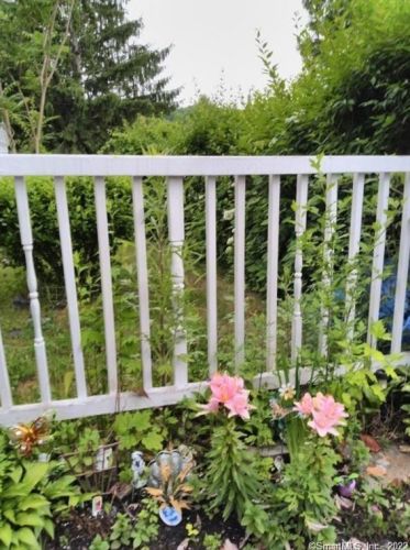 18 Simsbury St, Waterbury CT  06704-2719 exterior