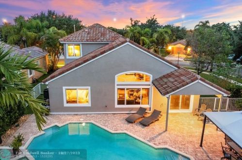 1277 144th Ter, Hollywood FL  33028-2925 exterior