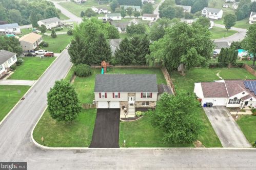 79 Canterbury Ave, Cross Roads, PA 17322-9258