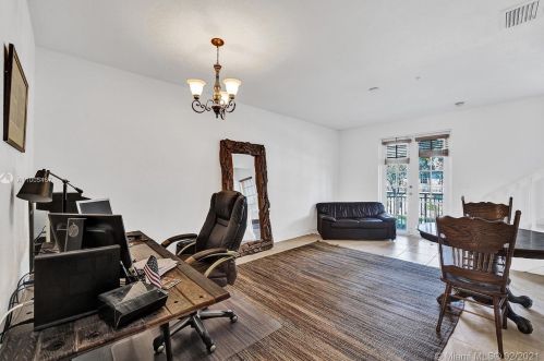 460 147 Ave, Hollywood FL 33027-6104 exterior