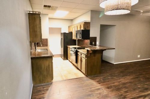 801 6th St, Texas City, TX 77590-7758